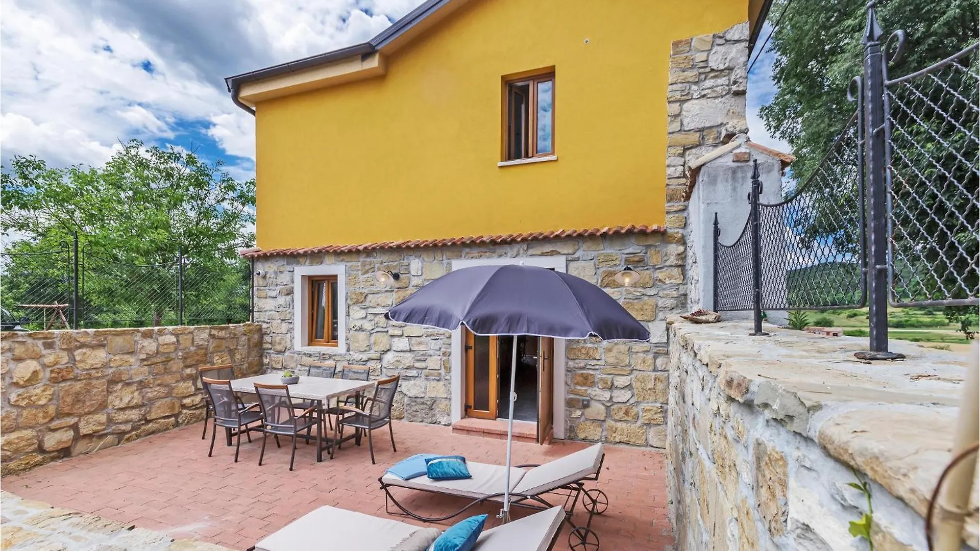 Feriehus 2 Bedroom Awesome Home In Zarecje Kroatien