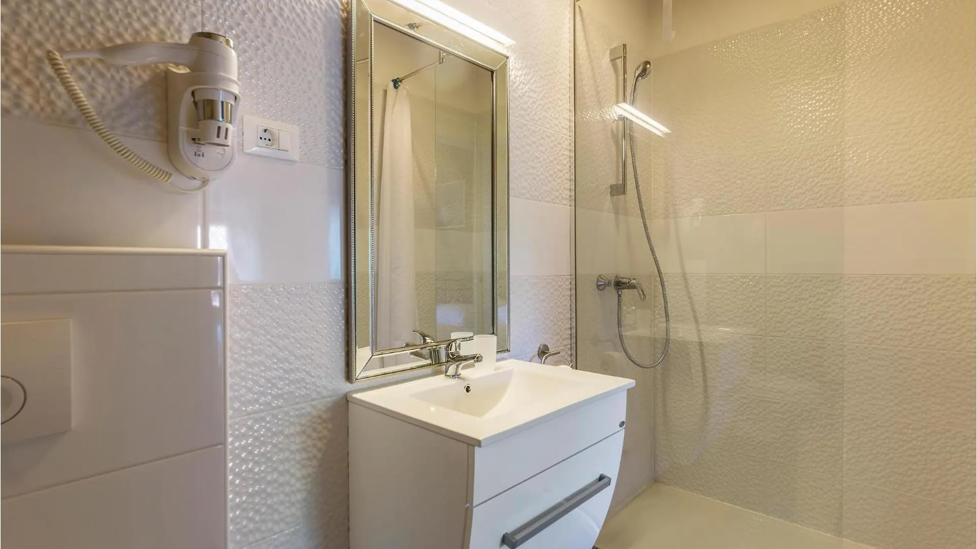2 Bedroom Awesome Home In Zarecje Holiday home